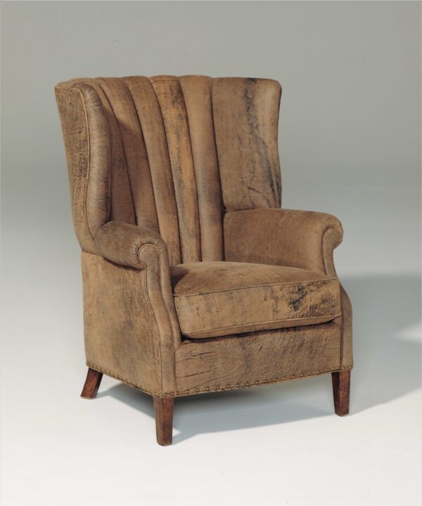 3295 CLUB WING CHAIR