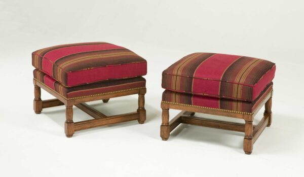 6068 SQUARE COFFEE TABLE WITH TWO OTTOMANS - Image 3